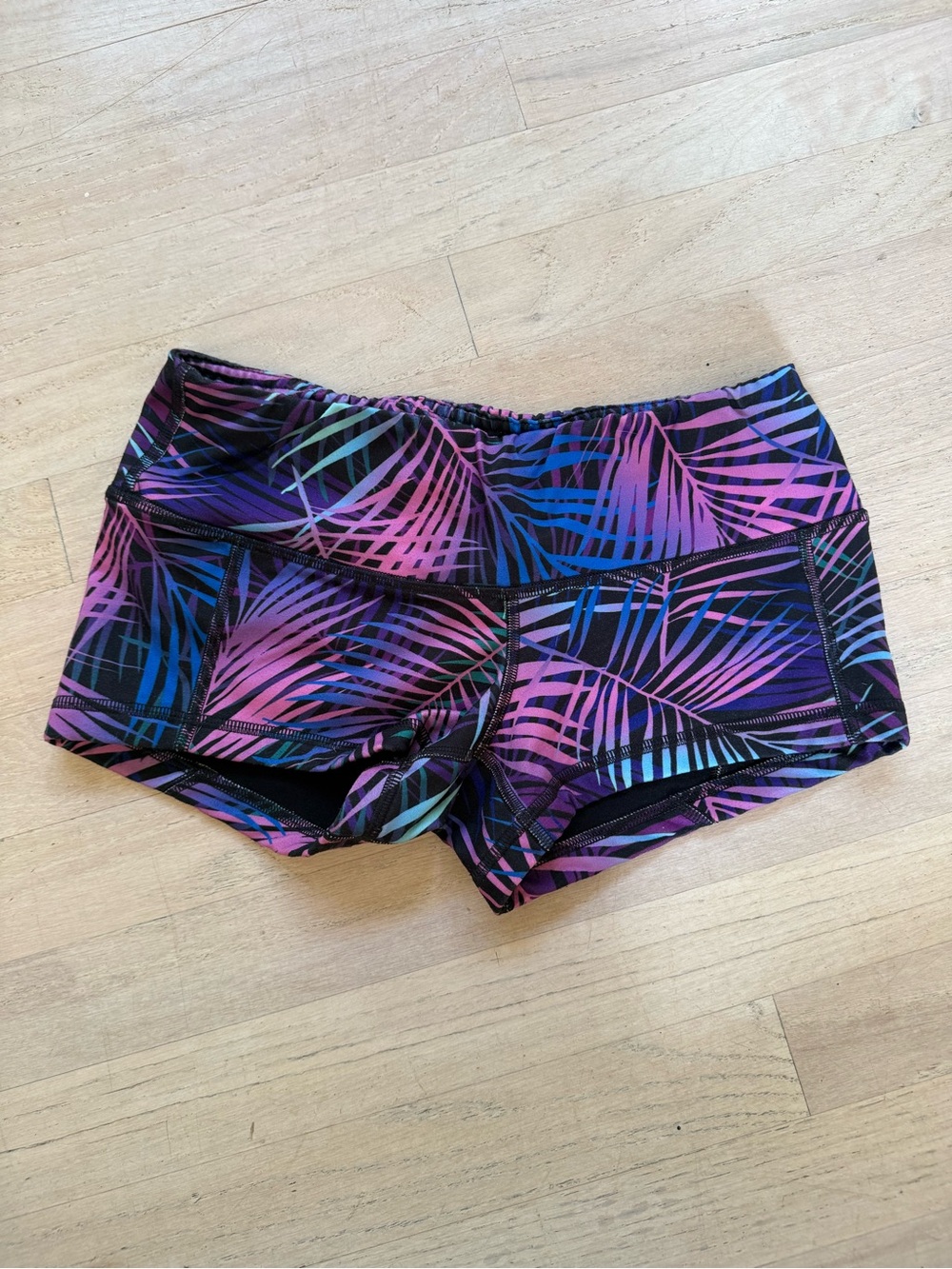 FLEO shorts
